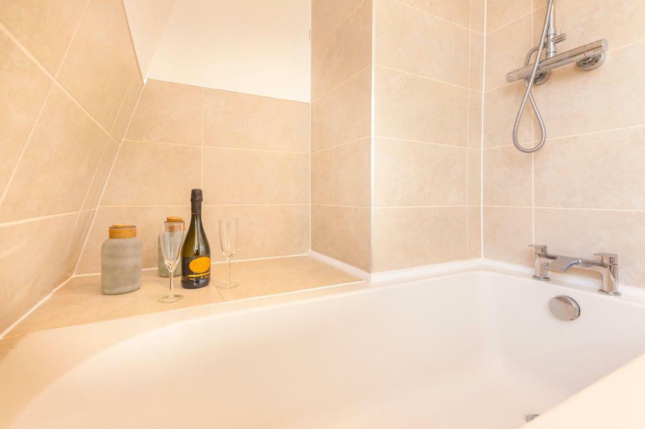 플리머스 Pure B - Exceptional Views Of Tamar & Royal William Yard With Free Parking & Wifi 아파트 외부 사진